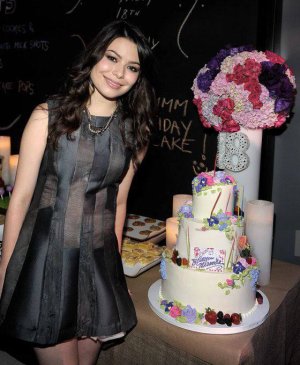 Miranda Cosgrove (20).jpg