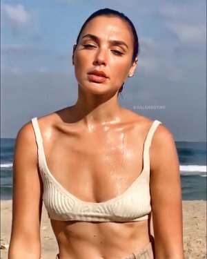 Gal Gadot - yln31azyqoc61.jpg