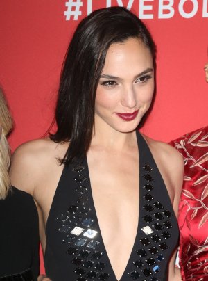 Gal-Gadot-HQCelebrities.com-982.jpg