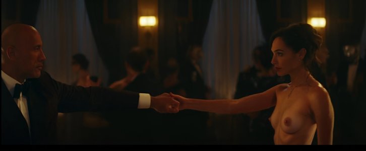 Red Notice 249658404_gg fake.jpg