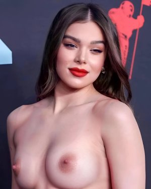 Hailee Steinfeld - mtv awards, aug 2019 8 fake.jpg