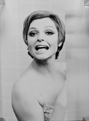 Nadja Tiller (3).jpg