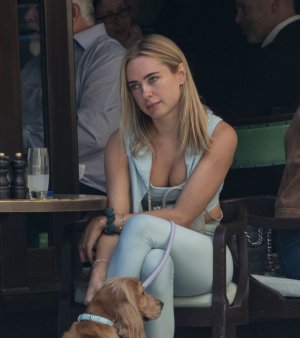 kimberley-garner-out-for-lunch-at-cecconi-s-in-london-05-15-2025-2.jpg kimberley-garner-out-for-lunch-at-cecconi-s-in-london-05-15-2025-2.jpg