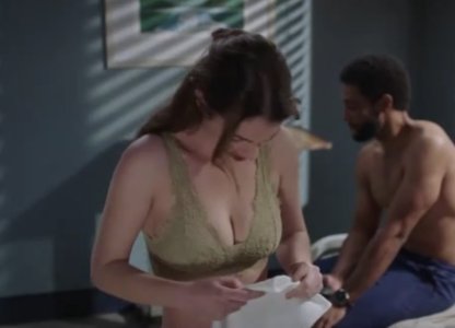 Adelaide Kane - Greys Anatomy s21ep18 screencap 6.jpg