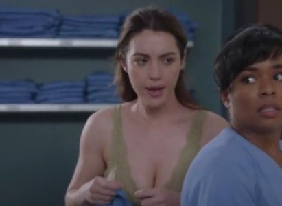 Adelaide Kane - Greys Anatomy s21ep18 screencap 13.jpg