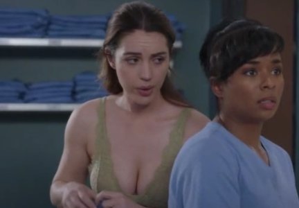 Adelaide Kane - Greys Anatomy s21ep18 screencap 15.jpg