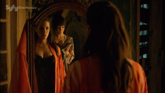 Anna Silk - Cleavage Lost Girl S03E05 1.jpg