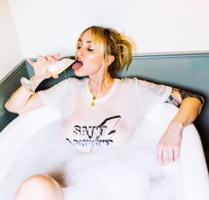 Alyssa Barbara 1 thefappeningblog.com.jpg