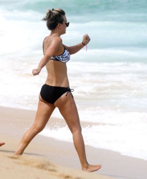 kaley-cuoco-bikini-candids-beach-in-cabo-july-2014_7.jpg