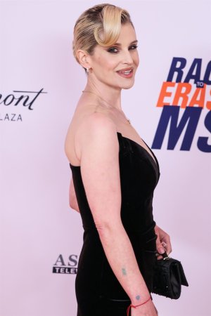 Kelly_Osbourne_at_32nd_Annual_Race_to_Erase_MS_Gala_in_Los_Angeles_05-16-2025__18_.jpg