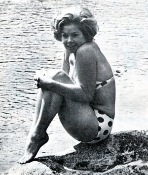 Sue Ane Langdon -wiki 1631757.jpg