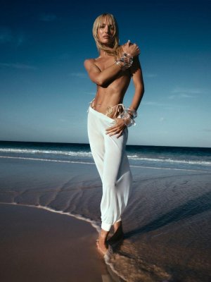 Candice Swanepoel 002.jpg