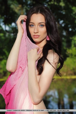 zsanett-tormay-suoni-01 thefappeningblog.com.jpg