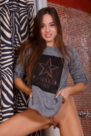 brunette-goddess-with-perfect-tanned-body-bends-over-to-show-us-her-delicious-pussy-04 thefapp...jpg