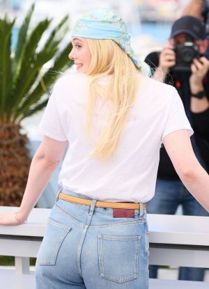 elle-fanning-at-sentimental-value-photocall-at-78th-cannes-film-festival-05-22-2025-2.jpg