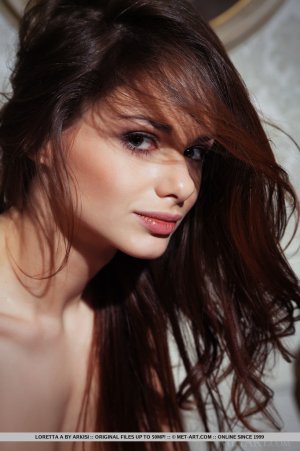 loretta-a-takes-down-her-lingerie-to-show-what-shes-got-15 thefappeningblog.com.jpg