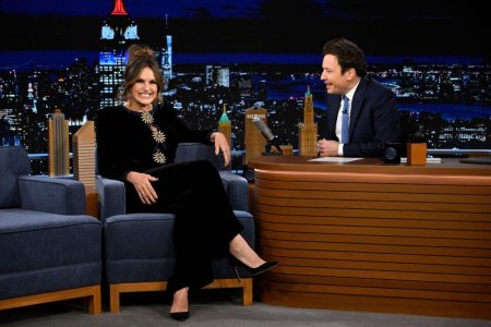 Mariska_Hargitay_at_Tonight_Show_Starring_Jimmy_Fallon_in_New_York_02_08_2024__4_.jpg