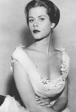 Elizabeth Montgomery -nioluxlEX1s87yj3o1.jpg