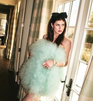 alexandra-daddario-for-hamptons-magazine-may-2025-issue-18.jpg
