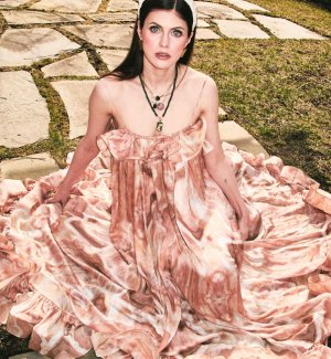 alexandra-daddario-for-hamptons-magazine-may-2025-issue-17.jpg