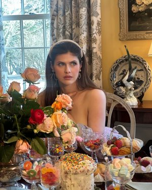 alexandra-daddario-for-hamptons-magazine-may-2025-issue-9.jpg