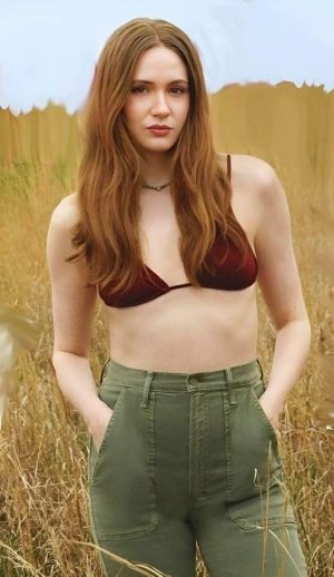 Karen Gillan 1000059368.jpg