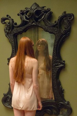 Karen Gillan Oculus Promo 57086_image_122_419lo.jpg