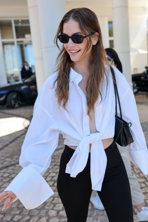 barbara-palvin-leaves-hotel-martinez-in-cannes-05-23-2025-6.jpg