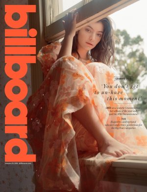 Lorde-Feet-3208886.jpg