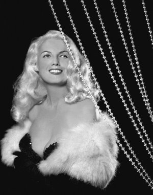 Bunny Yeager (4).jpg