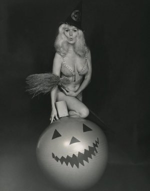 Bunny Yeager (14).jpg