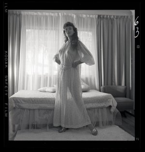 Bunny Yeager Selfportrait 1950s.jpg