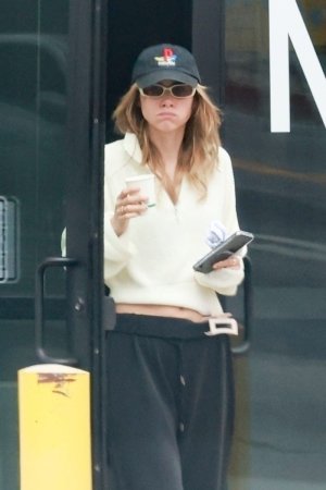 suki-waterhouse-out-and-about-in-los-angeles-05-27-2025-4.jpg