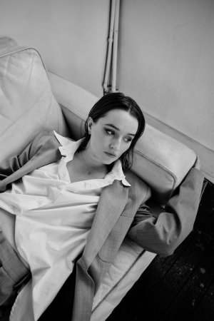 kaitlyn-dever-for-the-new-york-times-style-magazine-australia-05-28-2025-1.jpg