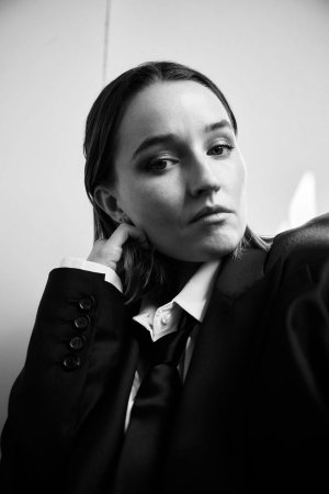 kaitlyn-dever-for-the-new-york-times-style-magazine-australia-05-28-2025-4.jpg