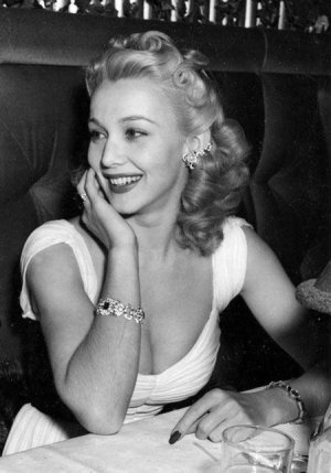 Carole Landis M7p278BTGX1qb590so1.jpg