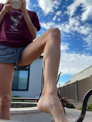 ciana hanna legs.jpg