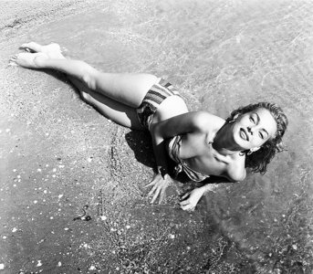 Abbe Lane  -m2hckaAvQj1rtr67io1.jpg