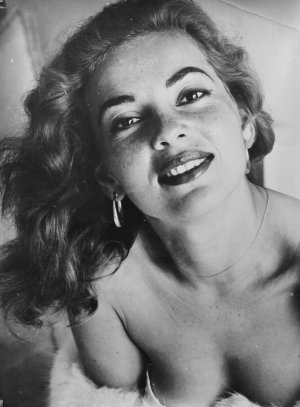 Abbe Lane -vc4sbiveB1x9iw5eo1 1280.jpg