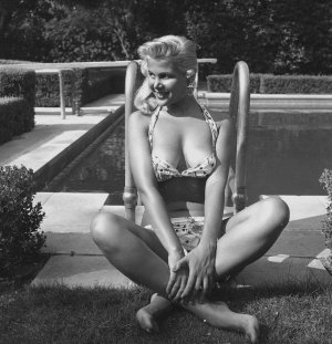 Gloria Pall -toes 1125107.jpg