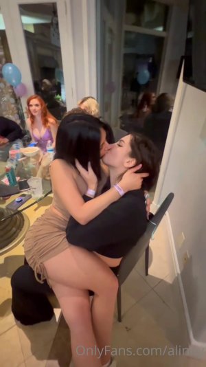 Alinity_Fandy_Lesbian_French_Kiss_PPV_Onlyfans_Video_Leaked-FMQQUB.jpg