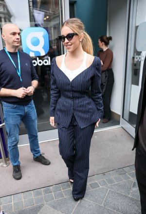 sydney-sweeney-leaves-heart-breakfast-show-in-london-06-10-2025-0.jpg