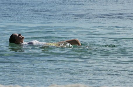 Abi Titmuss bikini Caribbean  23rd April 2004  (7).jpg