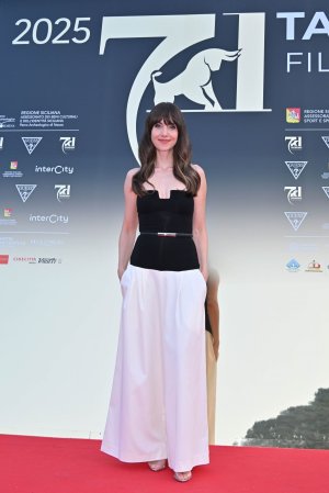 alison-brie-at-2025-taormina-film-festival-in-taormina-06-11-2025-3.jpg