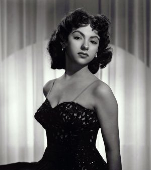 Rita Moreno 1950s - 03.jpg