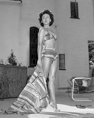 Rita Moreno -e0c2498c3817983bf03a7574b8c3bb62_cf6f4a38_1280.jpg