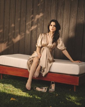Laura-Marano-Feet-8105951.jpg