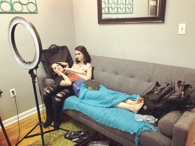 Laura-Marano-Feet-2904708.jpg