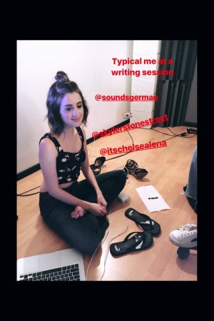 Laura-Marano-Feet-3022116.jpg