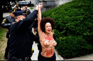 TheFappeningBlog.com - Nicolle Rochelle Topless 3.jpg